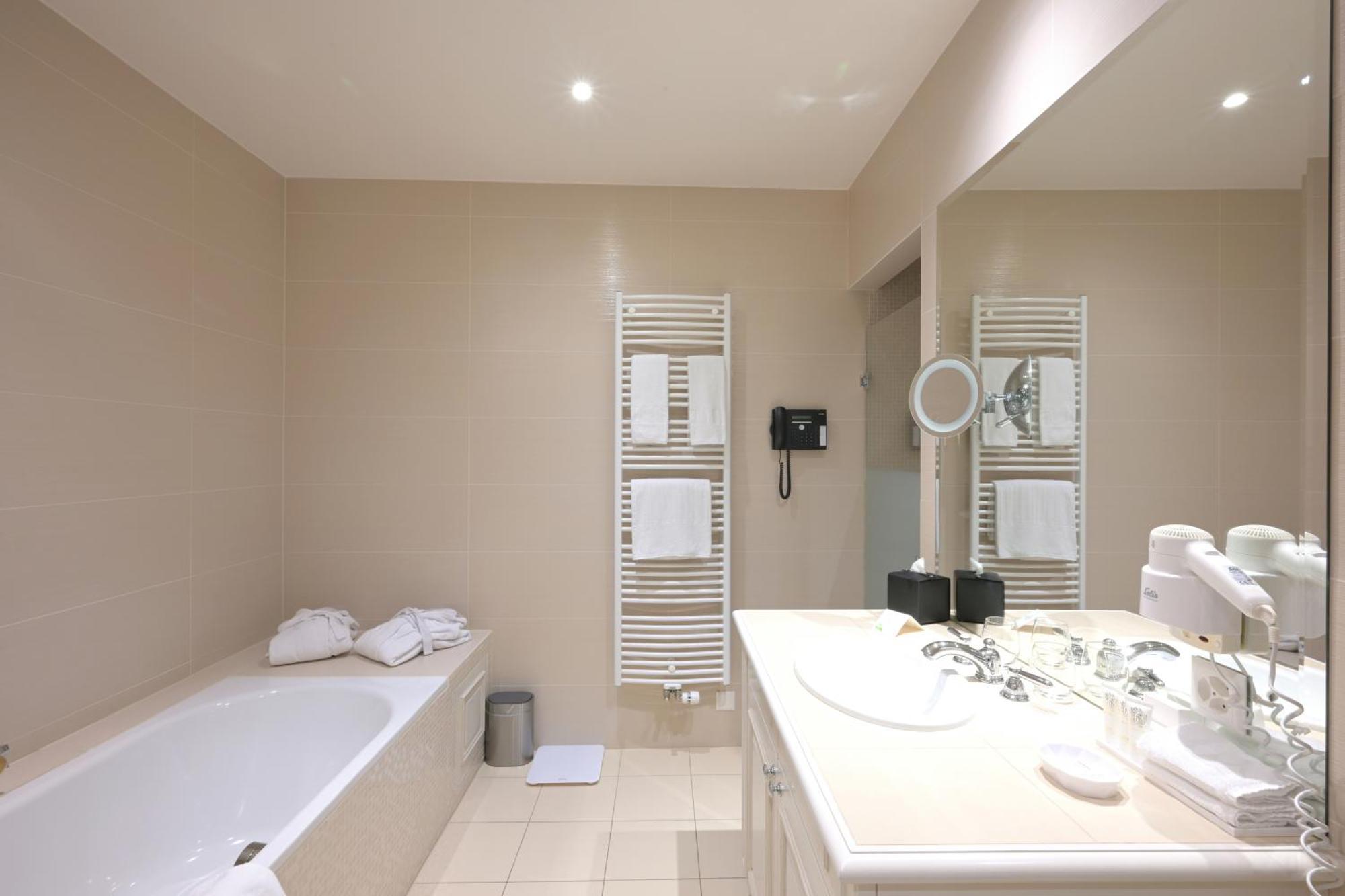 Château De Bonmont 3*